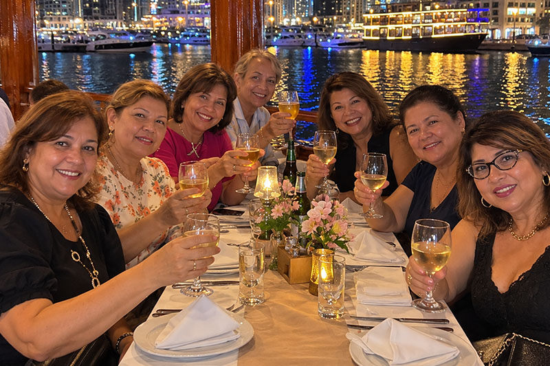 Jantar a bordo de um barco dhow em Dubai