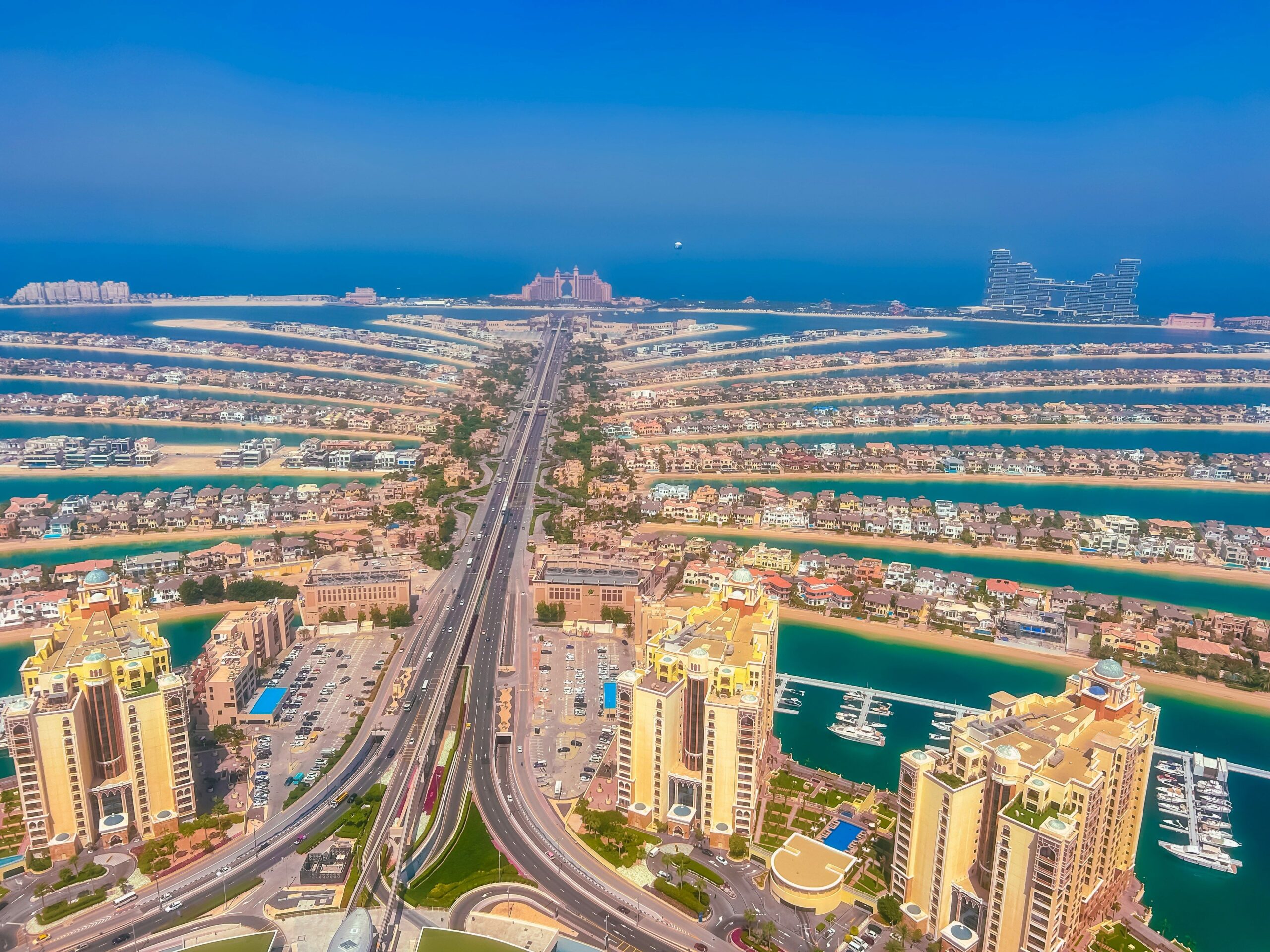 Por que você precisa conhecer os Emirados Árabes: Dubai além do turismo